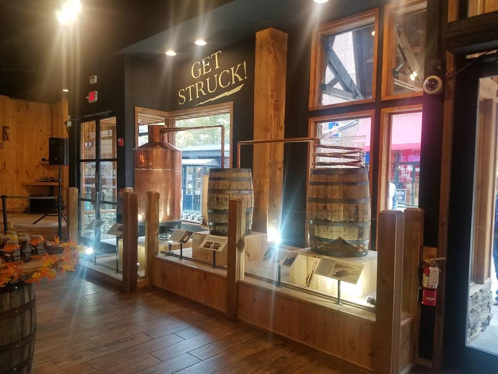 Smith Creek Moonshine Branson Landing | restaurant | 1209 Branson Landing Blvd, Branson, MO 65616, USA | 8004415053 OR +1 800-441-5053