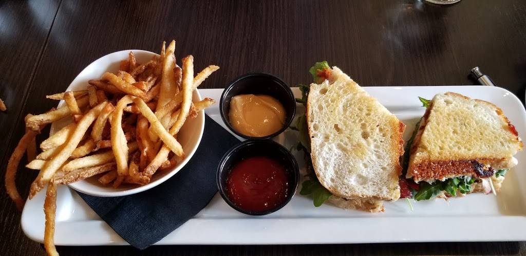 Andrews Roots Restaurant | restaurant | 82 N Sykes St, Meaford, ON N4L 1N8, Canada | 5195389000 OR +1 519-538-9000