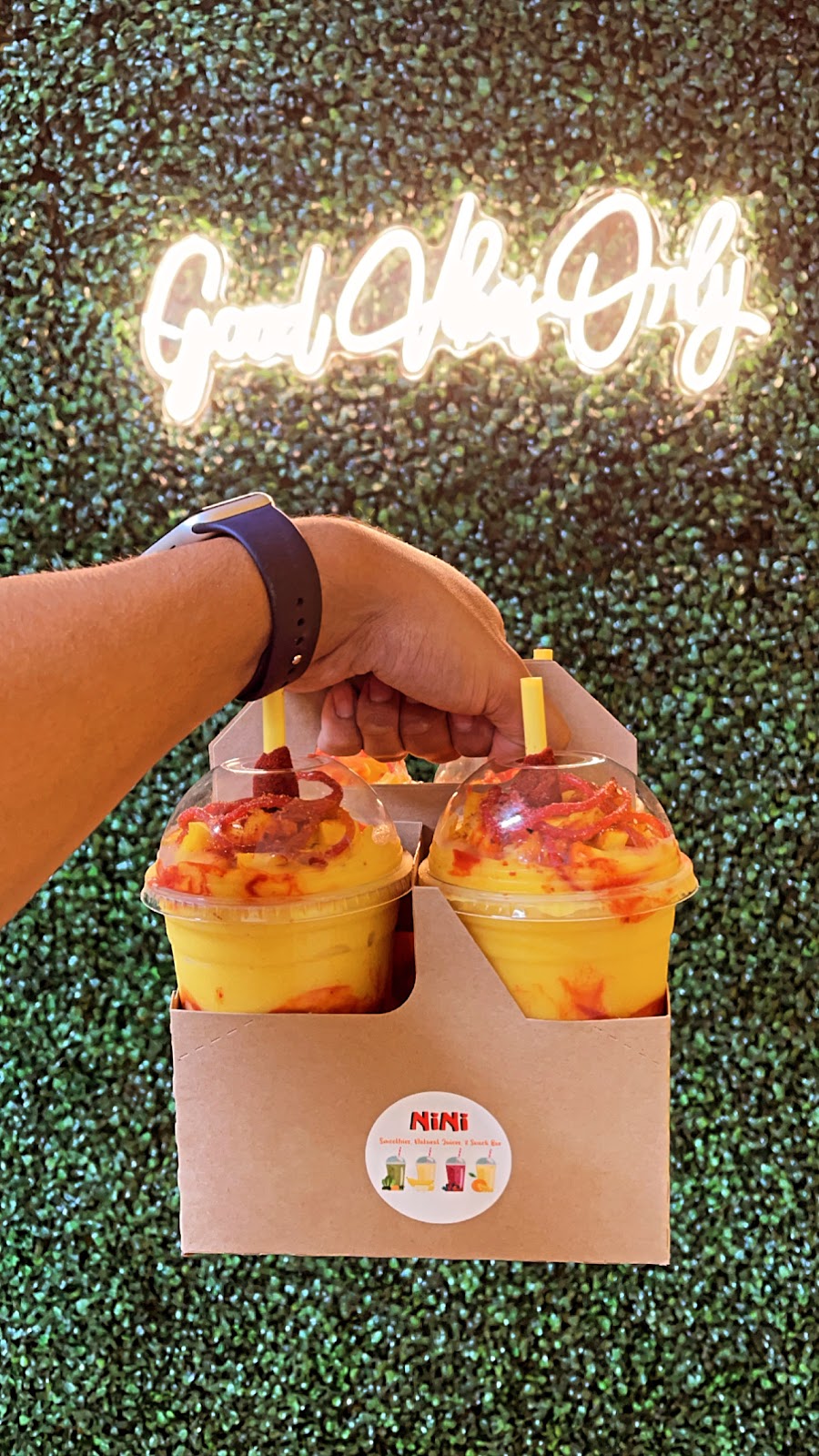 Ninis Smoothie Bar | restaurant | 227 E 204th St, Bronx, NY 10458, USA | 3472973543 OR +1 347-297-3543