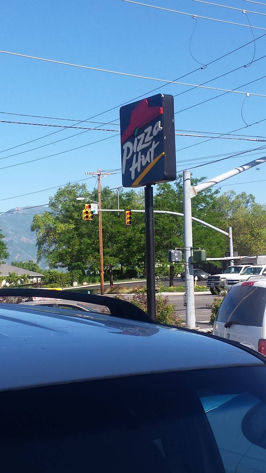 Pizza Hut | meal takeaway | 4795 S 1900 W, Roy, UT 84067, USA | 8017732000 OR +1 801-773-2000