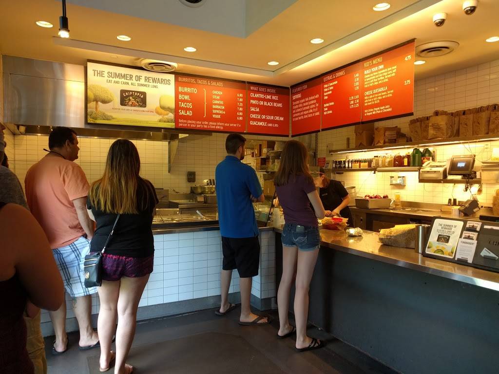 Chipotle Mexican Grill | restaurant | 5 Franklin Village Drive, Franklin, MA 02038, USA | 5088038560 OR +1 508-803-8560
