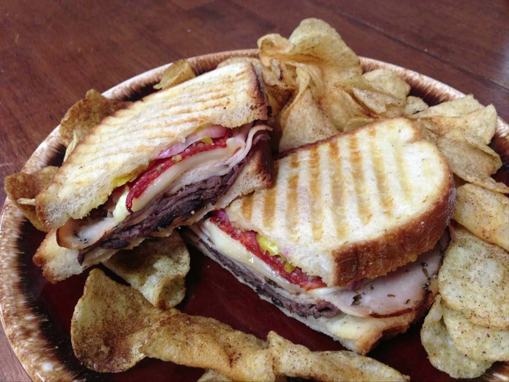 The Back Deck | cafe | 3323 Shore Dr, Virginia Beach, VA 23451, USA | 7574817512 OR +1 757-481-7512