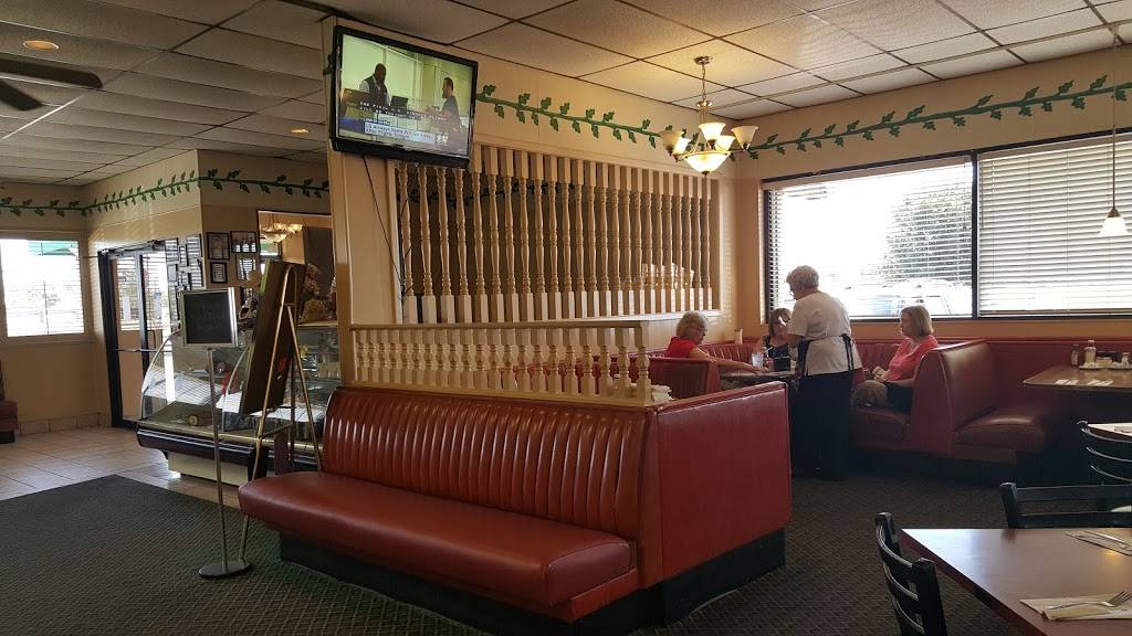 Circle Grill | restaurant | 3701 N Buckner Blvd, Dallas, TX 75228, USA | 2143274140 OR +1 214-327-4140