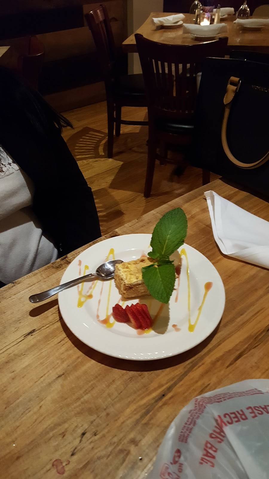 Madison Pub | restaurant | 1439 Madison Ave, Bridgeport, CT 06606, USA | 2033380203 OR +1 203-338-0203