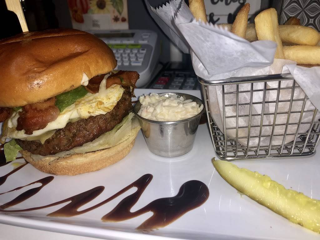 Knockout Sports Bar & Grill | night club | 4 Market St, Passaic, NJ 07055, USA | 9739286902 OR +1 973-928-6902