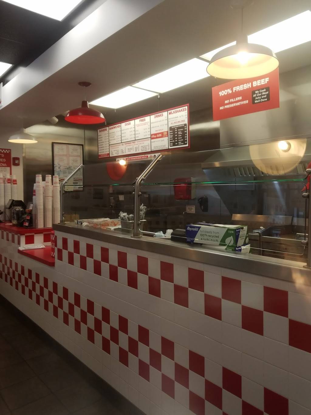 Five Guys | meal takeaway | 3232 Lake Ave, Wilmette, IL 60091, USA | 8472562910 OR +1 847-256-2910