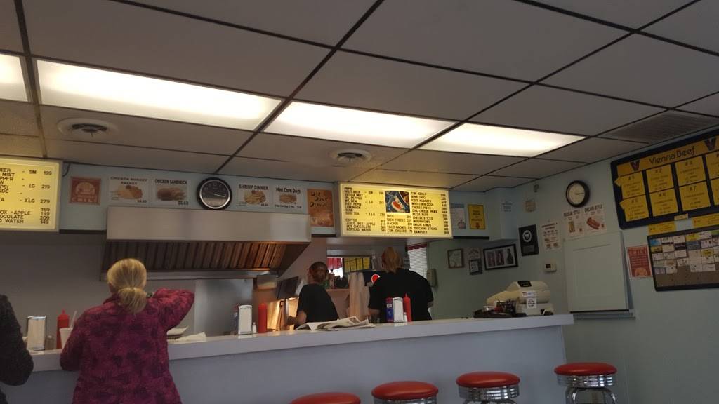 Madveks Dog House | restaurant | 6923 Calumet Ave, Hammond, IN 46324, USA | 2199321060 OR +1 219-932-1060