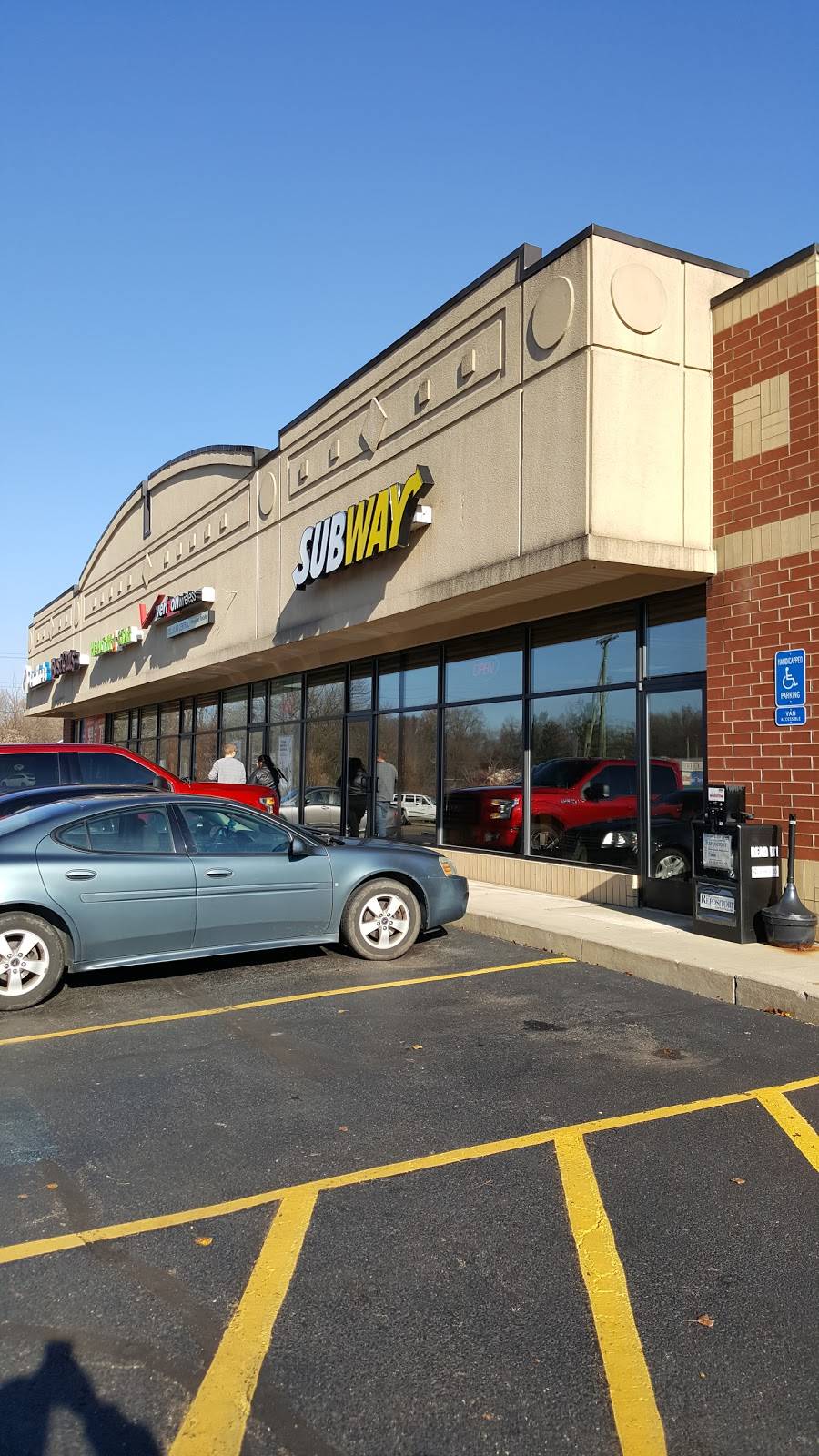 Subway | restaurant | 536-540 W Main St, Louisville, OH 44641, USA | 3308755411 OR +1 330-875-5411