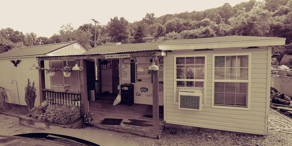 Dogs on the Run | restaurant | 60 Old Town Rd, Handley, WV 25102, USA | 6812218000 OR +1 681-221-8000