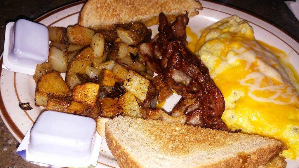 KCS Corner Pocket | restaurant | 1819 N Fulton Ave, Evansville, IN 47710, USA | 8124282255 OR +1 812-428-2255