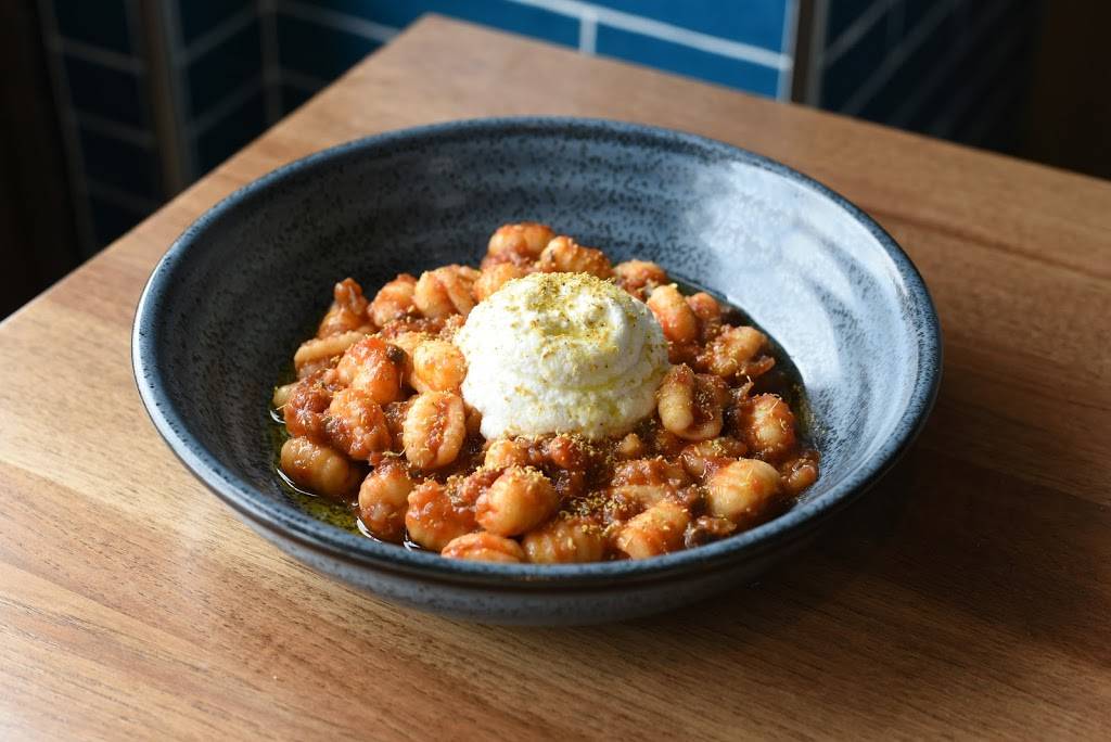 Nics On Beverly | restaurant | 8265 Beverly Blvd, Los Angeles, CA 90048, USA | 3237465130 OR +1 323-746-5130