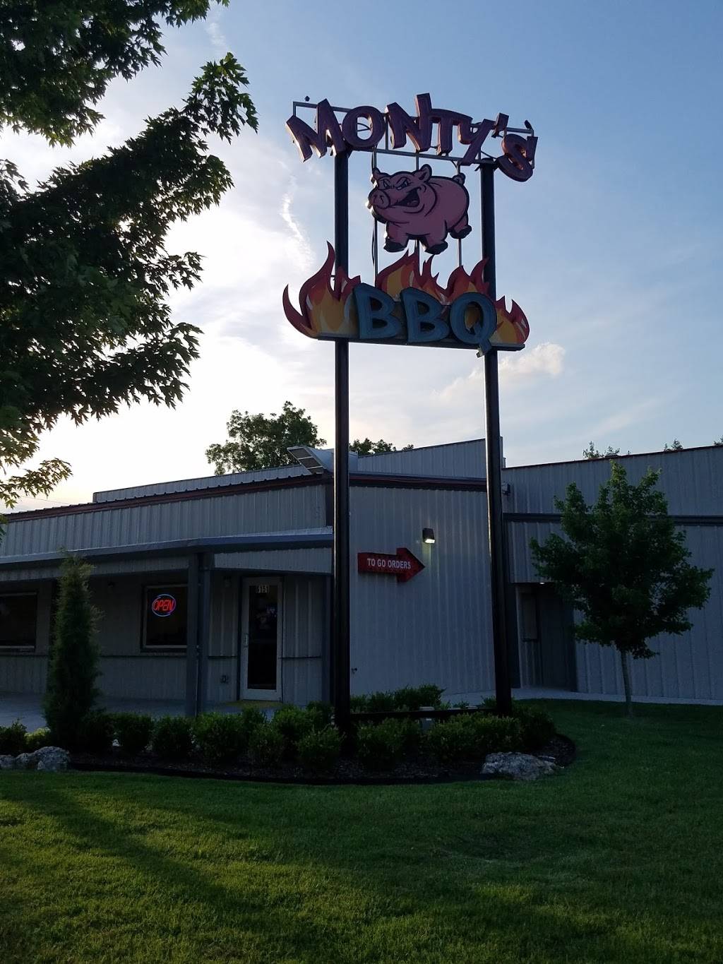 Montys bbq | restaurant | 6151 E Tecumseh St, Tulsa, OK 74115, USA | 5396644099 OR +1 539-664-4099