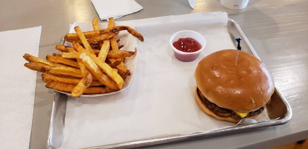 Honeybadger Grill | restaurant | 10 Oakley Plaza, Troy, MO 63379, USA | 6367752888 OR +1 636-775-2888