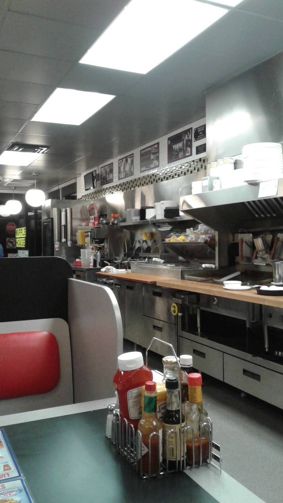 Waffle House | meal takeaway | 304 Red Bank Rd, Goose Creek, SC 29445, USA | 8437354343 OR +1 843-735-4343