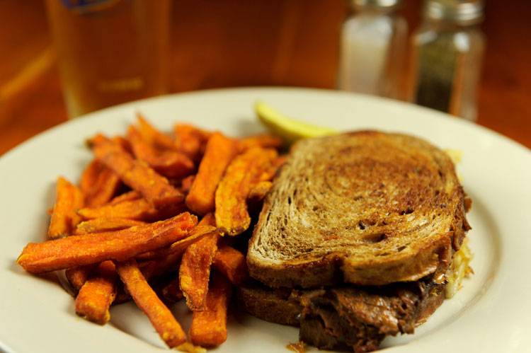 The Hungry Buffalo | restaurant | 58 NH-129, Loudon, NH 03307, USA | 6037983737 OR +1 603-798-3737