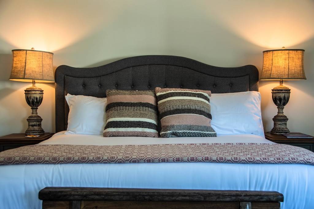 Shelter Harbor Inn | restaurant | 10 Wagner Rd, Westerly, RI 02891, USA | 4013228883 OR +1 401-322-8883