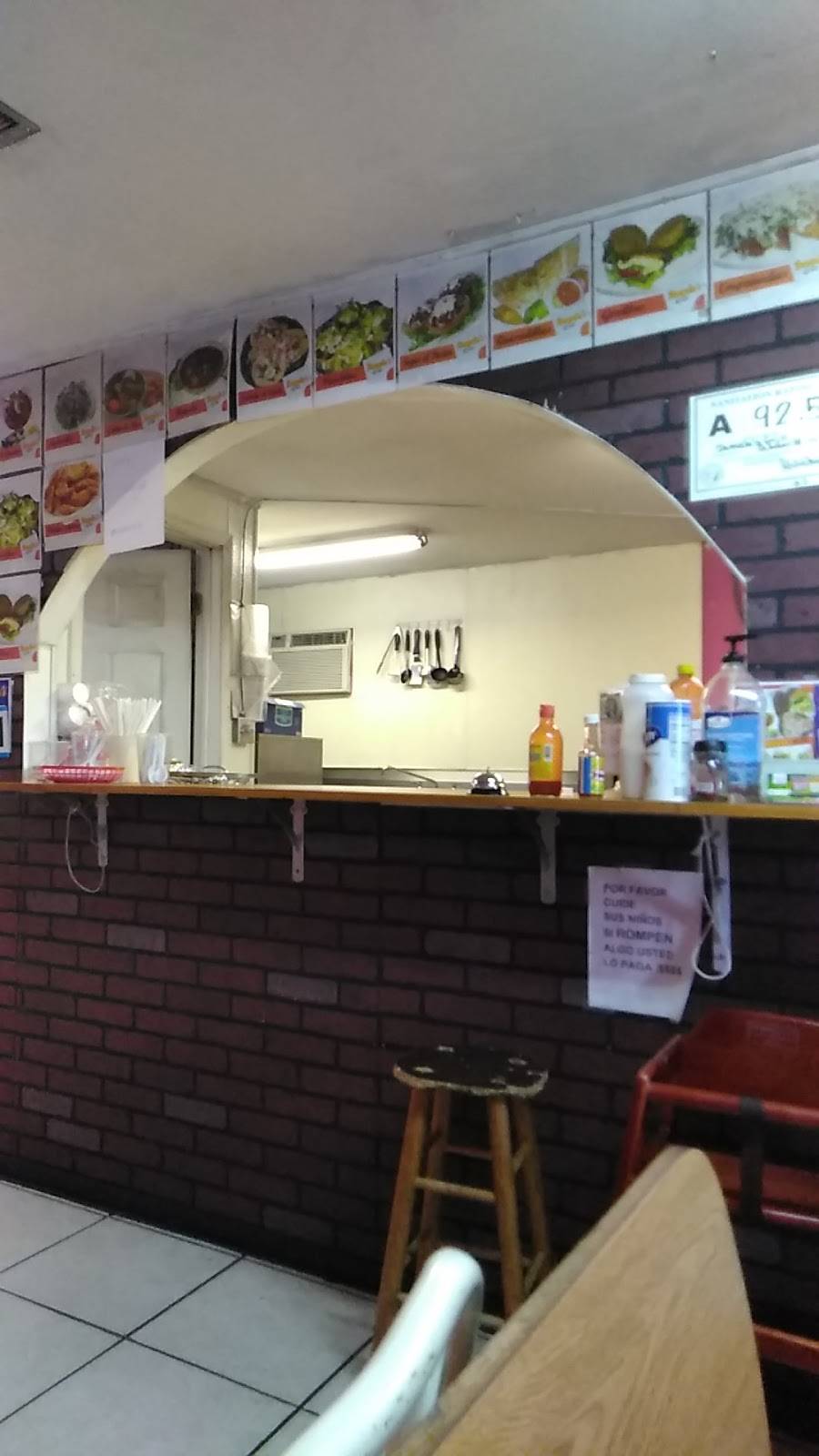 Mis Tres Reynas ahora. la POBLANITA | restaurant | 1983 Lombardy Village Rd, Lumber Bridge, NC 28357, USA | 9103598040 OR +1 910-359-8040