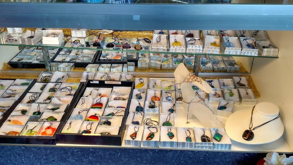 Main Moon | restaurant | 7050 Market St, Youngstown, OH 44512, USA | 3307263885 OR +1 330-726-3885