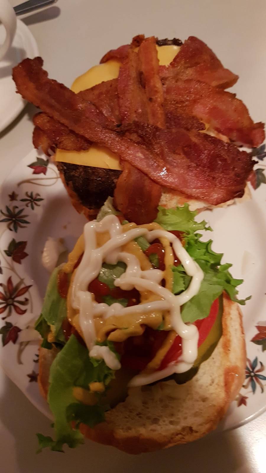 Jumbo Burgers Restaurant | restaurant | 512 Kingston Rd, Pickering, ON L1V 3N7, Canada | 9058393277 OR +1 905-839-3277