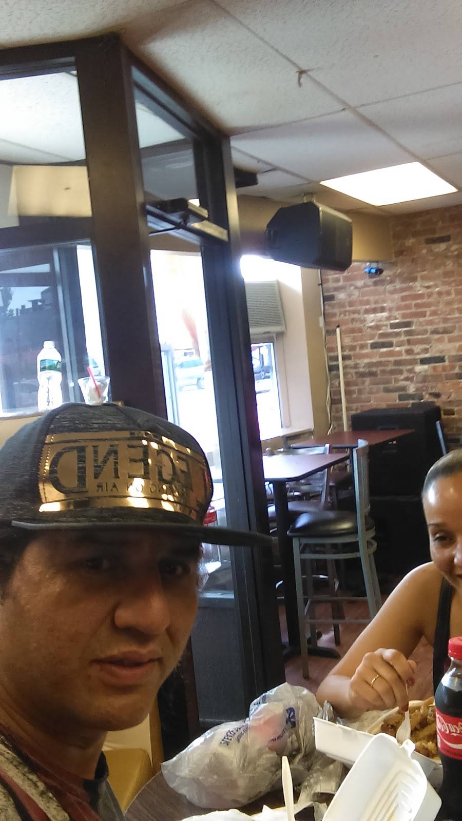 La Sonrisa Restaurant | restaurant | 320 Broad St, Providence, RI 02907, USA | 4012283470 OR +1 401-228-3470