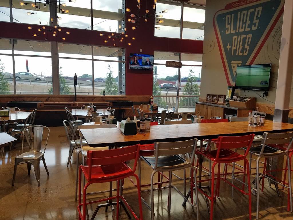 Spazio Pizza & Taps | restaurant | 2501 Memorial Pkwy SW, Huntsville, AL 35801, USA | 2568013741 OR +1 256-801-3741