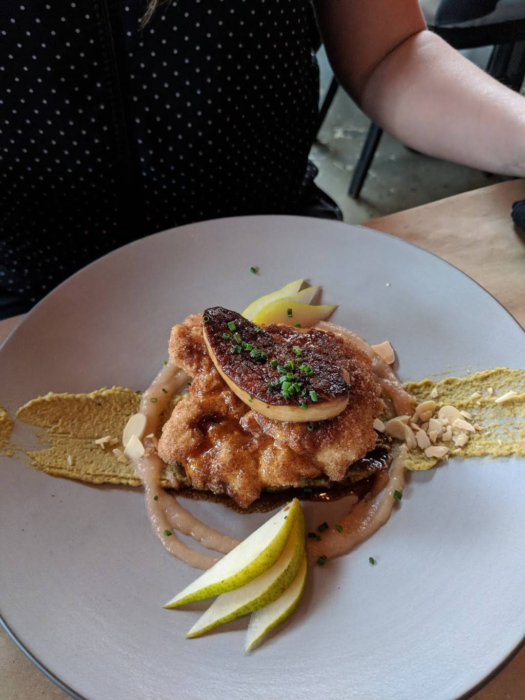 La réserve table et vin | restaurant | 1 Boulevard de Sardaigne Suite 101, Candiac, QC J5R 0L5, Canada | 4506593781 OR +1 450-659-3781