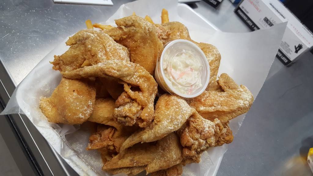 Blue Sharks | restaurant | 5149 Sauk Trail, Richton Park, IL 60471, USA | 7087477662 OR +1 708-747-7662