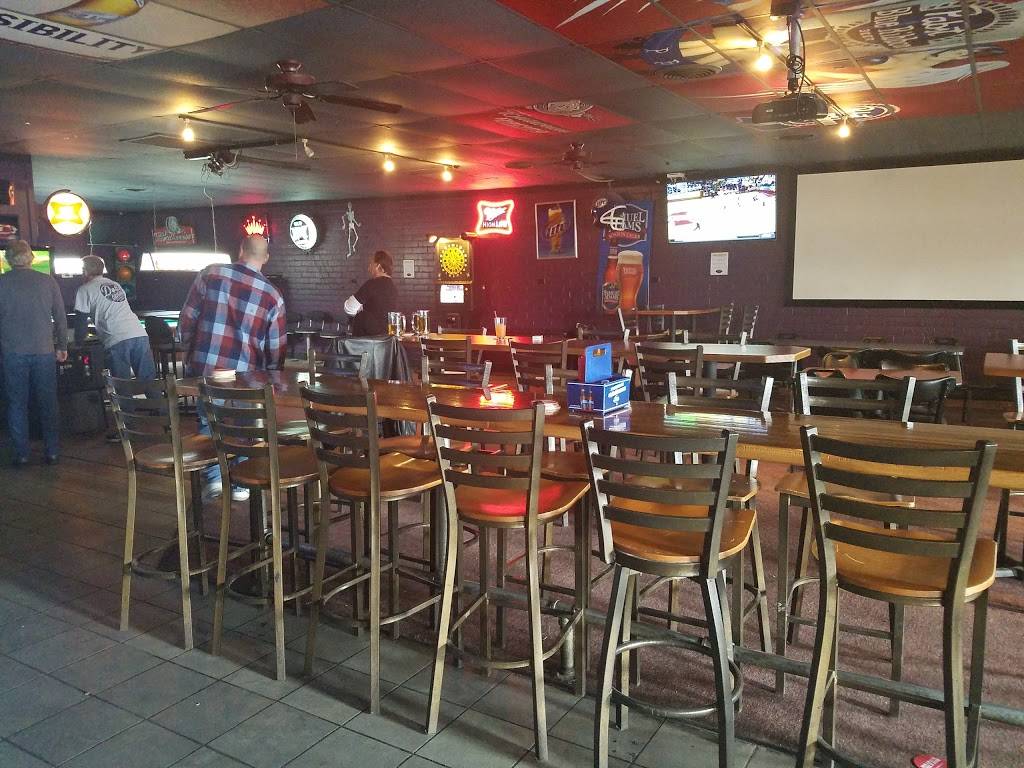 The Pour House Bar and Grill | restaurant | 7405 Nieman Rd, Shawnee, KS 66214, USA | 9133220580 OR +1 913-322-0580