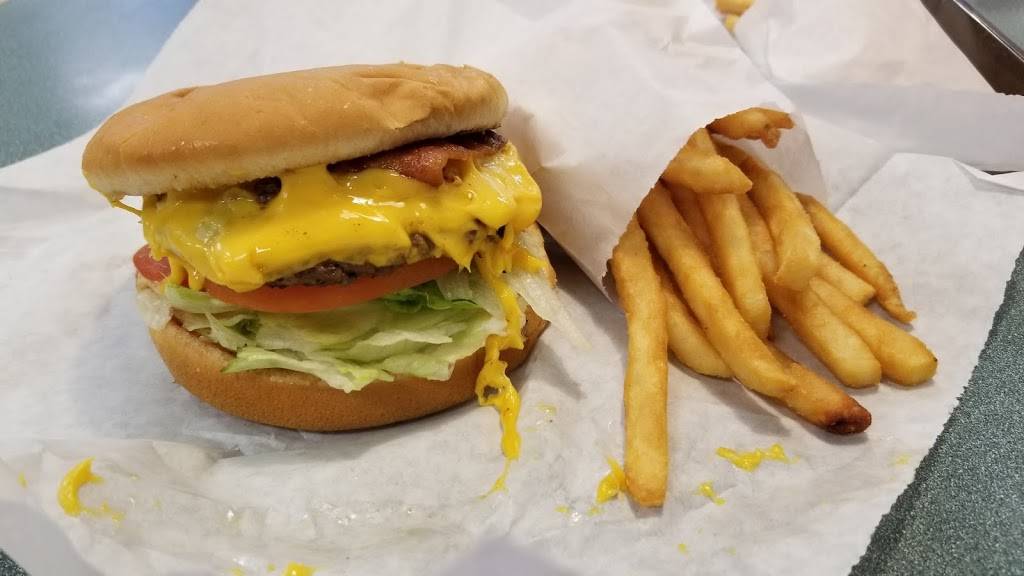 Giant Hamburgers | restaurant | Lindsay Marketplace, 2753 E Broadway Rd, Mesa, AZ 85204, USA | 4807336542 OR +1 480-733-6542