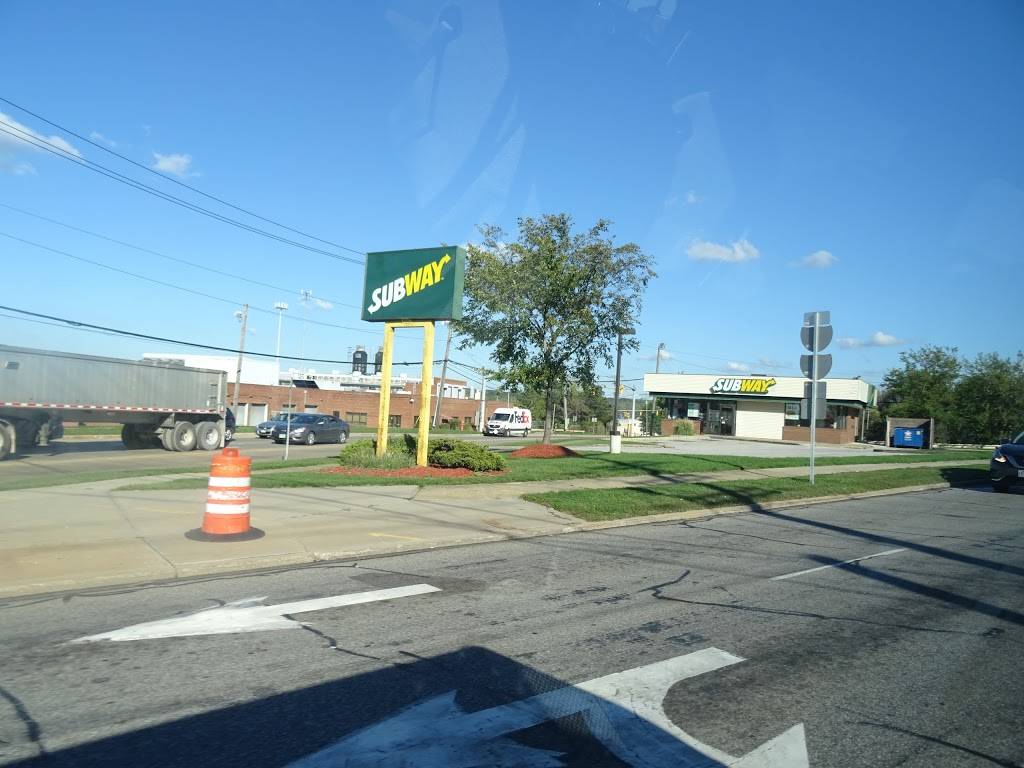 Subway | restaurant | 25575 Aurora Rd, Bedford Heights, OH 44146, USA | 4403742600 OR +1 440-374-2600