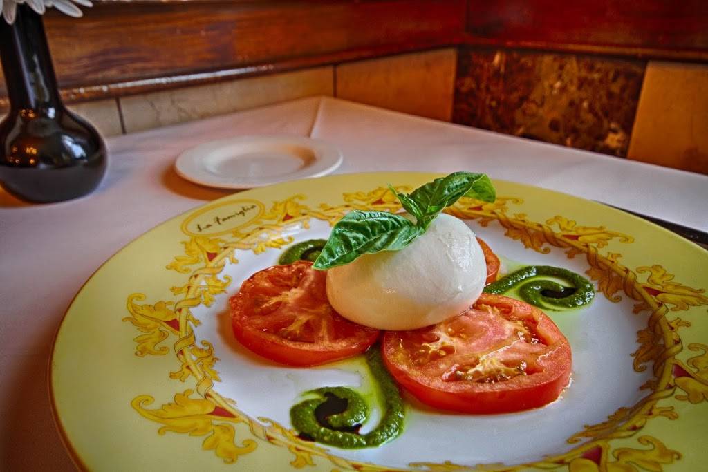 La Famiglia Ristorante | restaurant | 8 S Front St, Philadelphia, PA 19106, USA | 2159222803 OR +1 215-922-2803