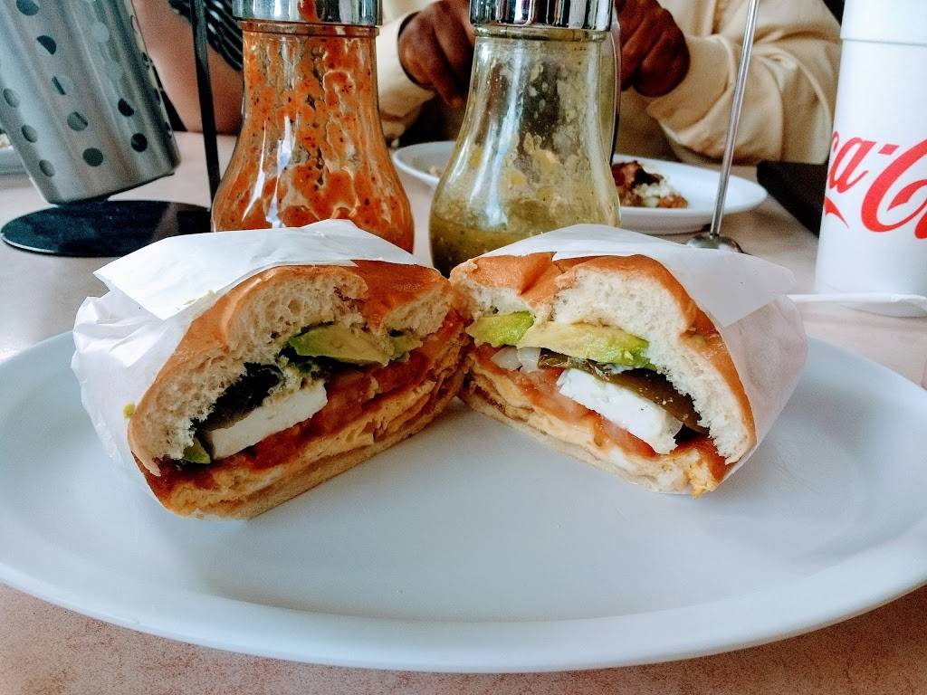 El Huarache Veloz | restaurant | 11661 Glenoaks Blvd, Pacoima, CA 91331, USA | 8188349775 OR +1 818-834-9775