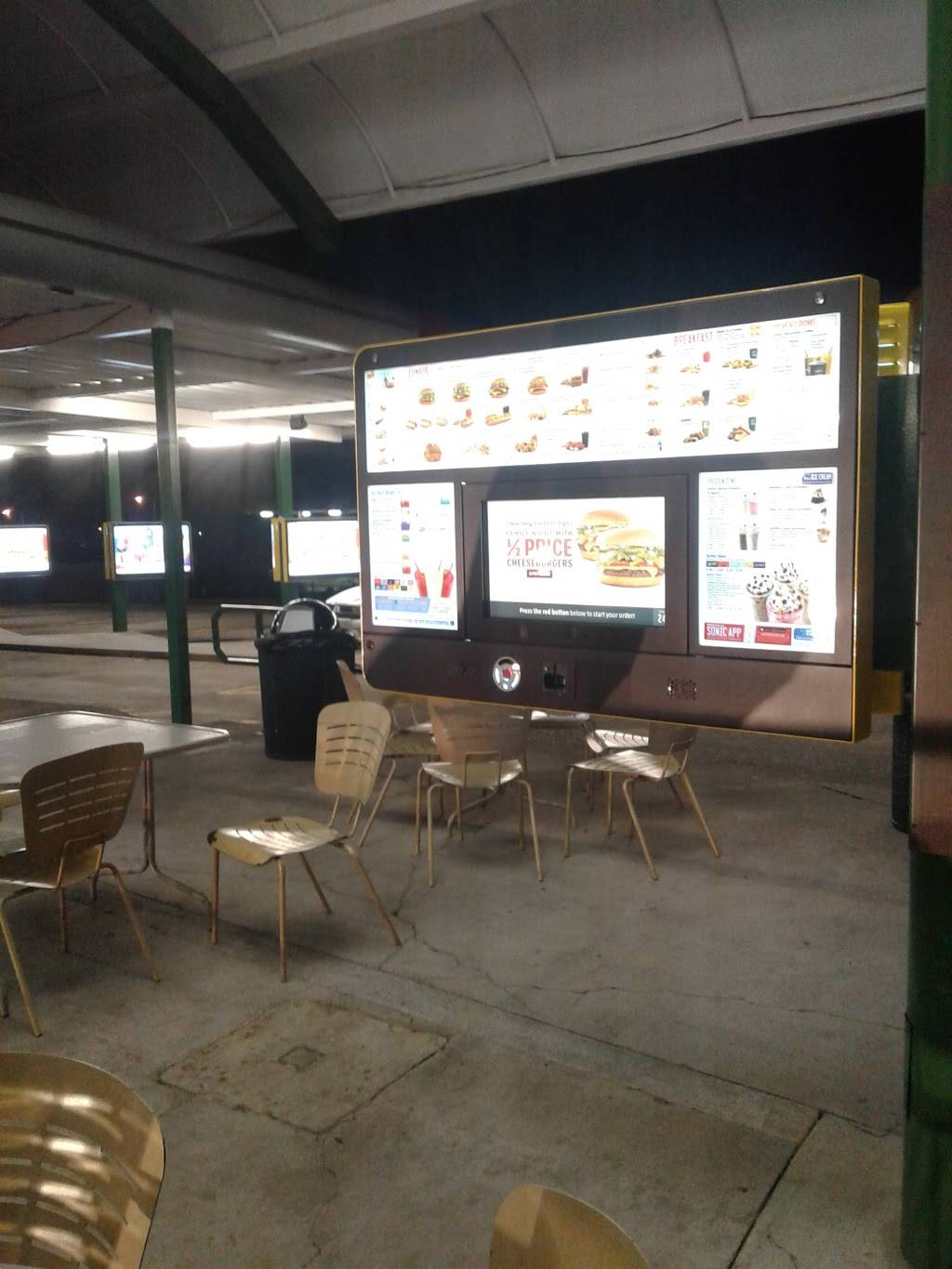 Sonic Drive-In | restaurant | 602 Market St, North Tazewell, VA 24630, USA | 2769882343 OR +1 276-988-2343