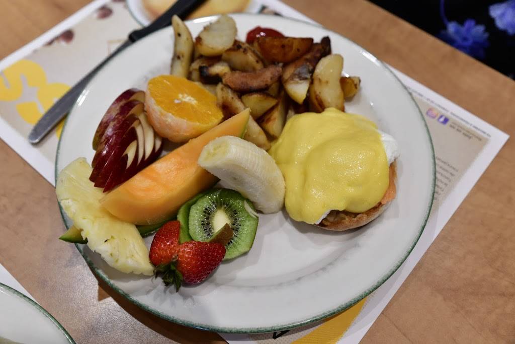 Cora Breakfast and Lunch | restaurant | 16655 Yonge St #13, Newmarket, ON L3X 1V6, Canada | 9059541317 OR +1 905-954-1317