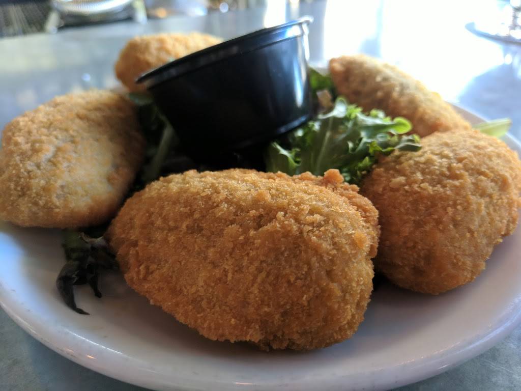 Highline RxR | restaurant | 2010 Crystal Dr, Arlington, VA 22202, USA | 7034132337 OR +1 703-413-2337