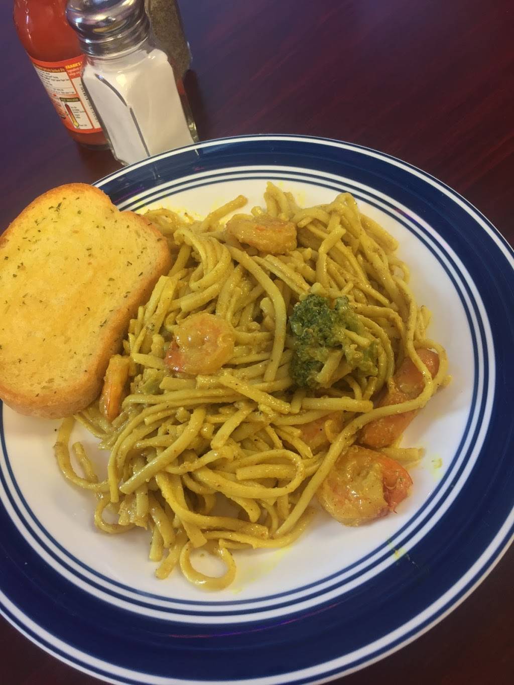 Vio’s Creole Cuisine | restaurant | 8132 Lem Turner Rd, Jacksonville, FL 32208, USA | 9045028620 OR +1 904-502-8620