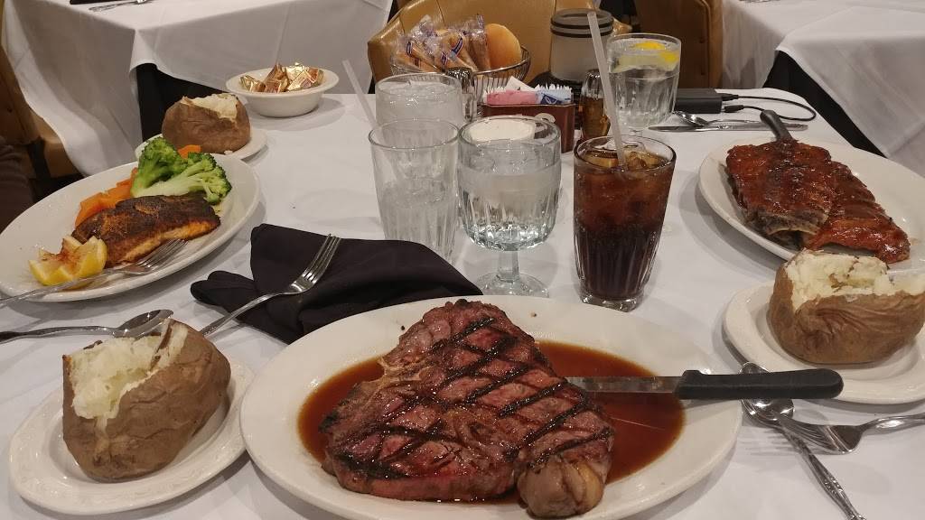 Toms Steak House | restaurant | 1901 W North Ave, Melrose Park, IL 60160, USA | 7083452766 OR +1 708-345-2766