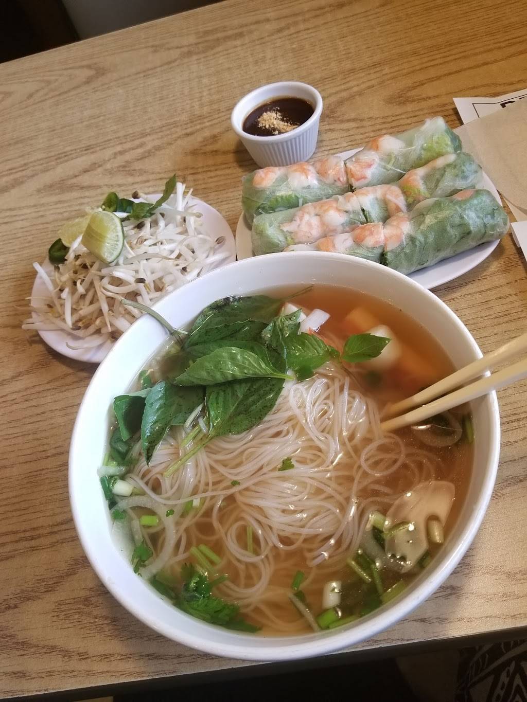 Pho Viet | restaurant | 5475 S 27th St, Milwaukee, WI 53221, USA | 4142828852 OR +1 414-282-8852