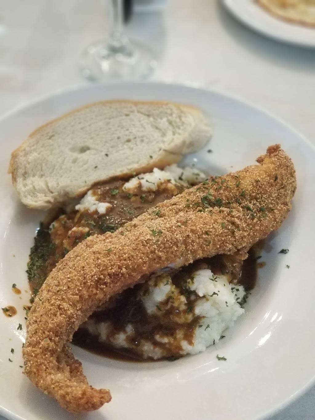 Le Chateau Bistro & Lounge | restaurant | 1112 Southmore Blvd, Houston, TX 77004, USA | 7134975511 OR +1 713-497-5511