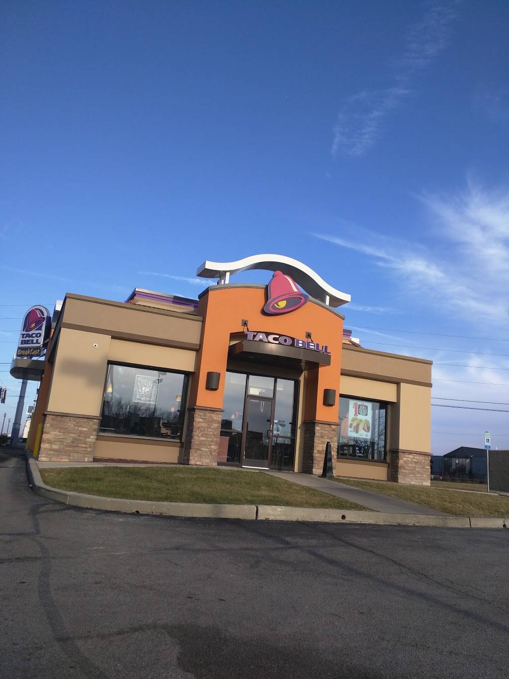 Taco Bell | meal takeaway | 11805 Pendleton Pike, Indianapolis, IN 46236, USA | 3178260164 OR +1 317-826-0164