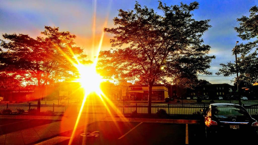 Starbucks | cafe | 3425 S 27th St, Milwaukee, WI 53215, USA | 4143831719 OR +1 414-383-1719