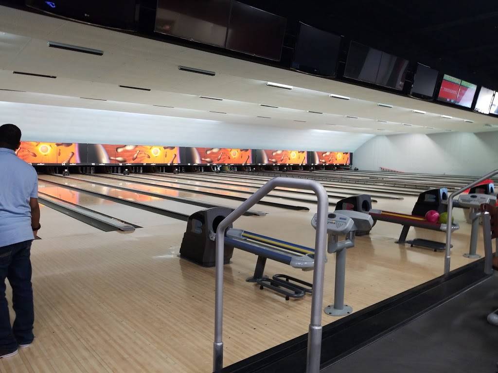 The Lanes | restaurant | 21400 Southgate Park Blvd, Maple Heights, OH 44137, USA | 2166268300 OR +1 216-626-8300