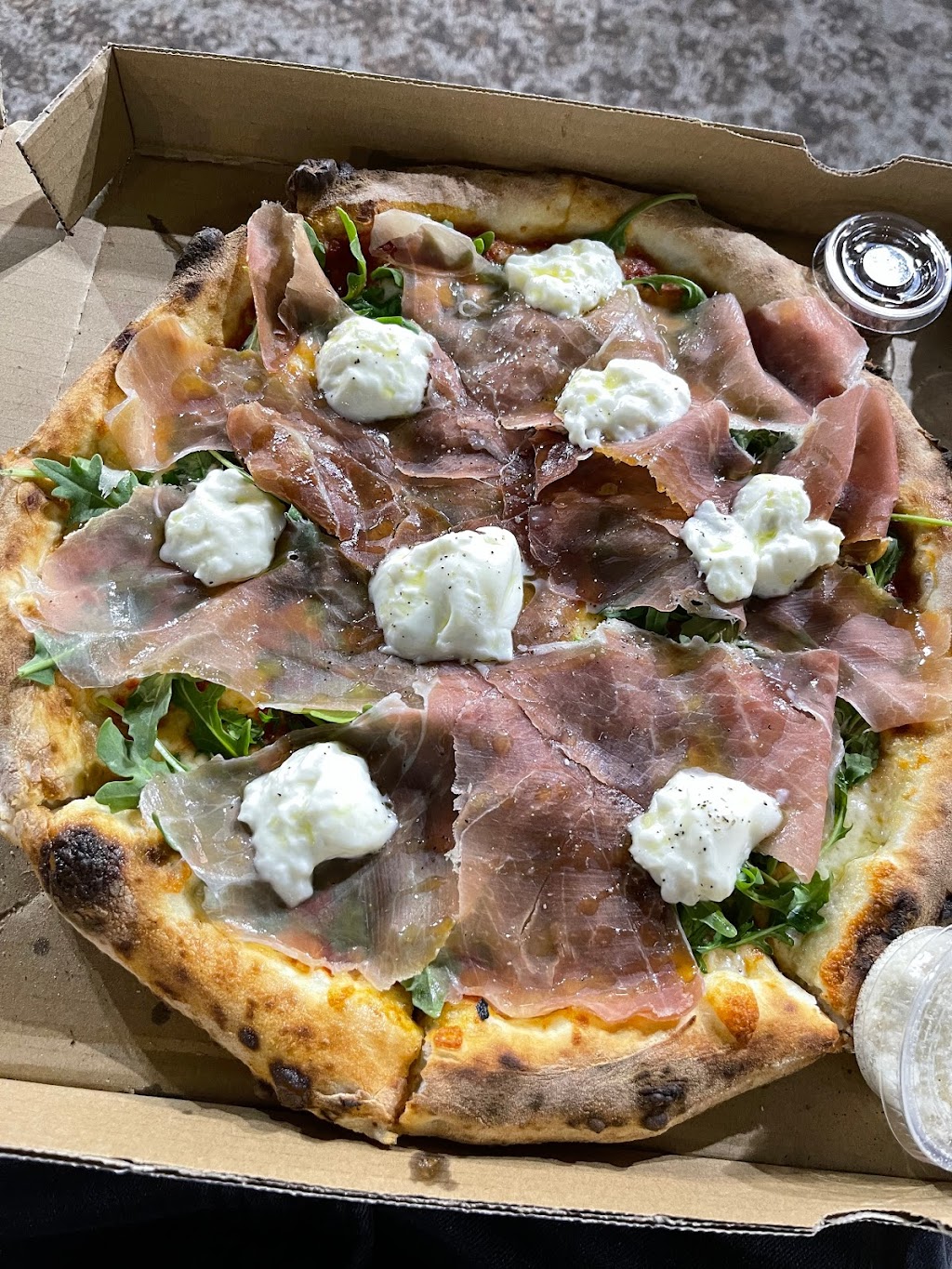 Bella Luna Pizza | restaurant | 2060 Hillhurst Ave, Los Angeles, CA 90027, USA | 3238452022 OR +1 323-845-2022