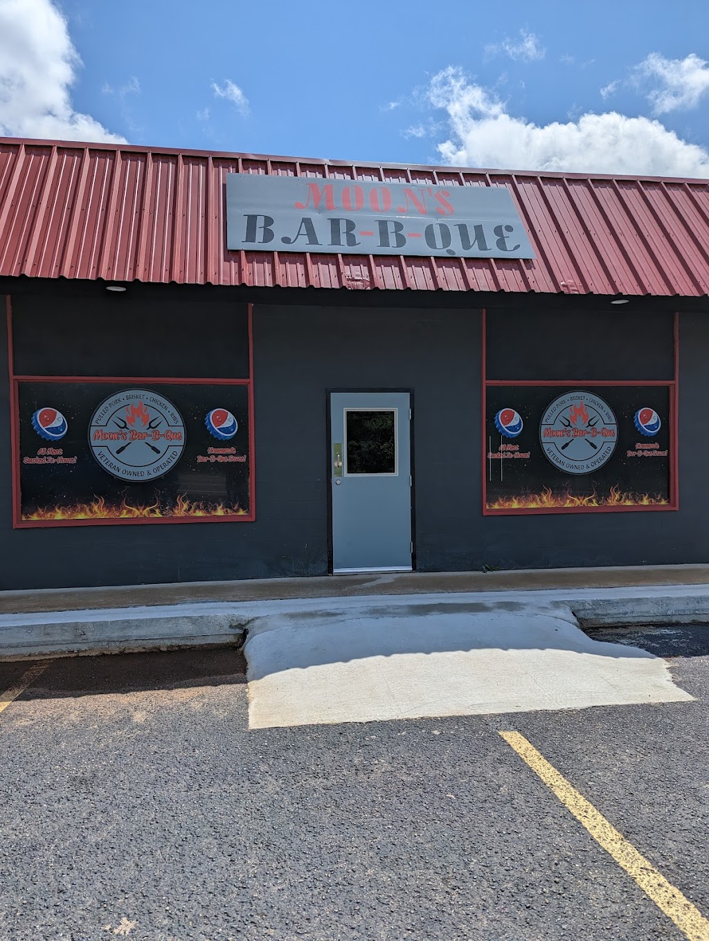 Moons Bar-B-Que | restaurant | 563 Jordan Ave, Tallassee, AL 36078, USA | 3349914054 OR +1 334-991-4054