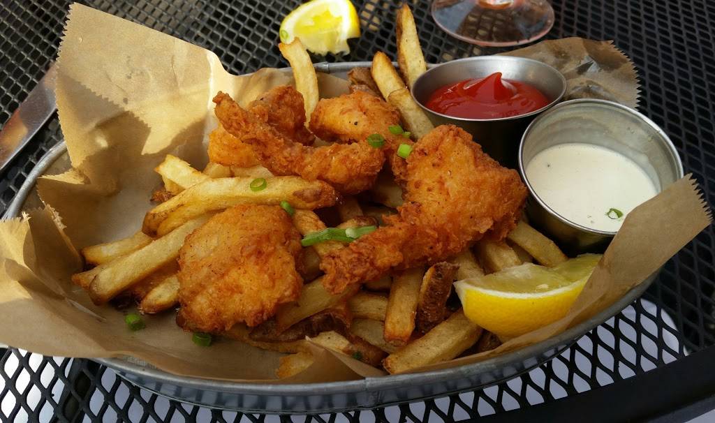 SOHO Chicken + Whiskey | restaurant | 1889 W 25th St, Cleveland, OH 44113, USA | 2162989090 OR +1 216-298-9090