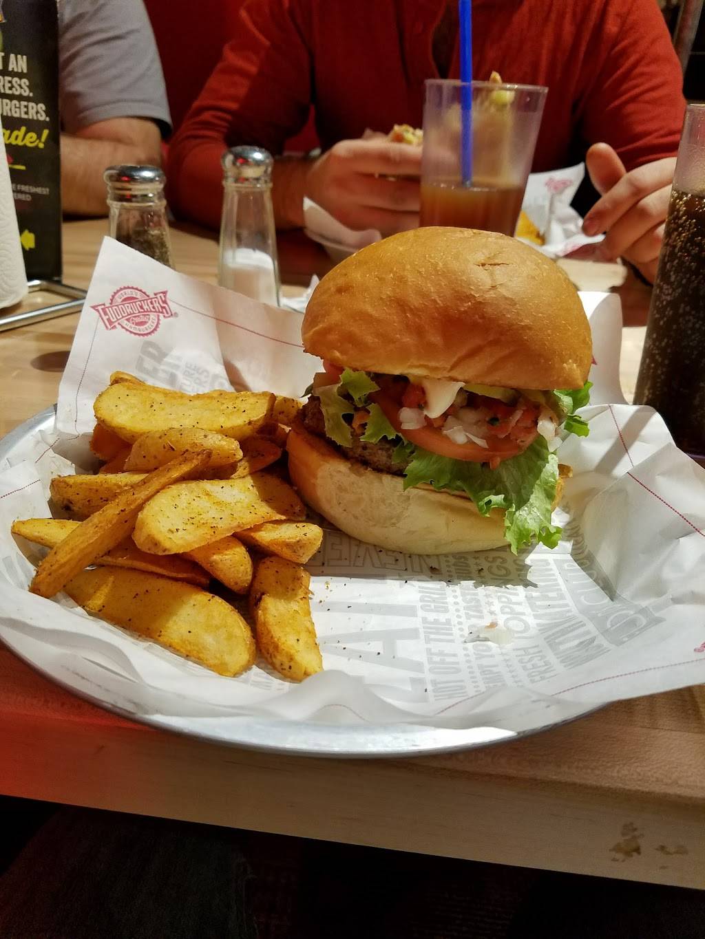 Fuddruckers | restaurant | 8941 N Black Canyon Hwy, Phoenix, AZ 85021, USA | 6028701111 OR +1 602-870-1111