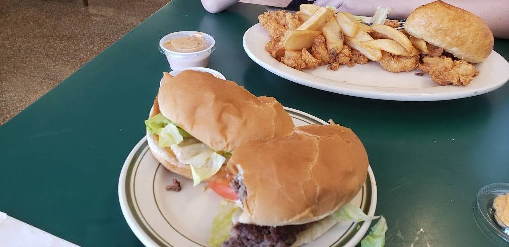 Stellys | restaurant | 8621 US-71, Lebeau, LA 71345, USA | 3376234458 OR +1 337-623-4458