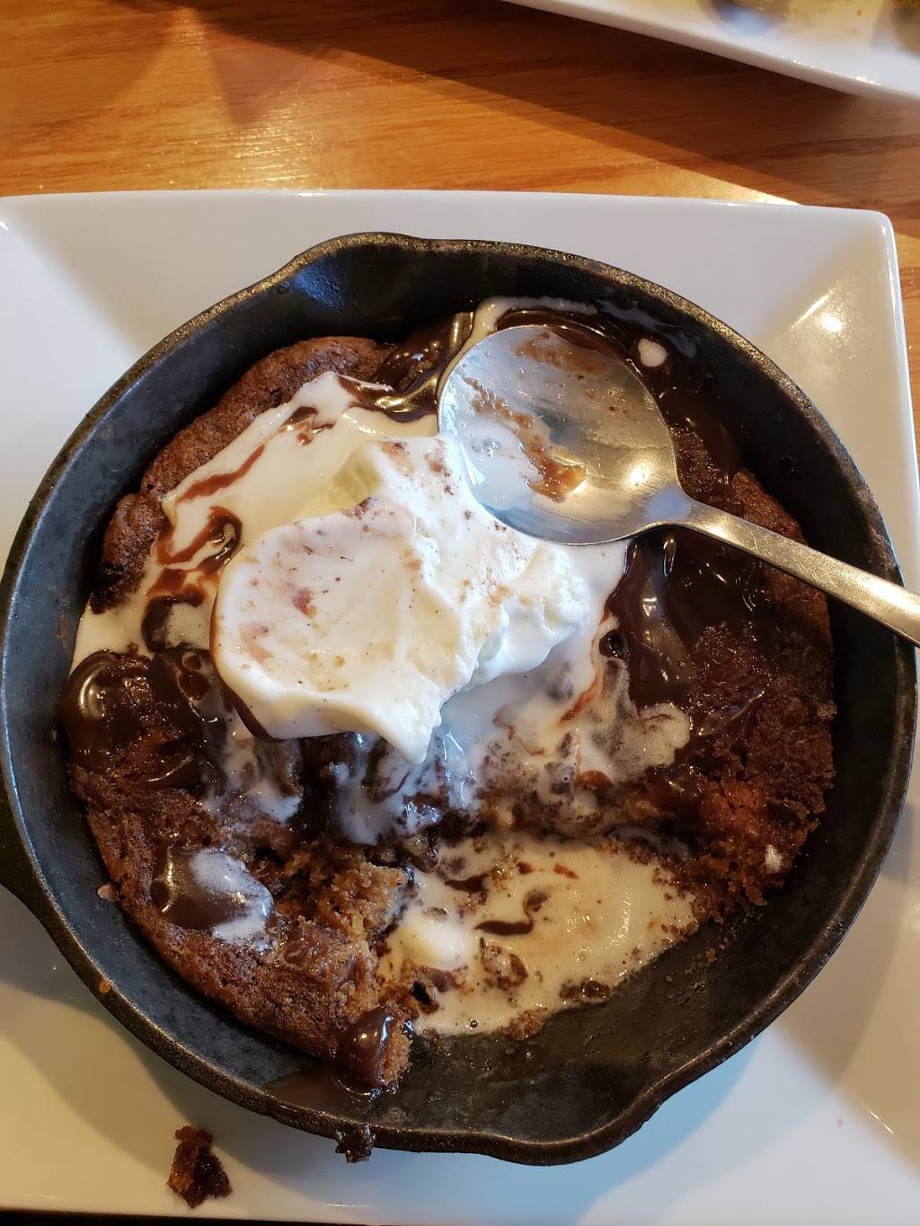 Quaker Steak & Lube | restaurant | 2191 Millennium Blvd, Cortland, OH 44410, USA | 3303729464 OR +1 330-372-9464