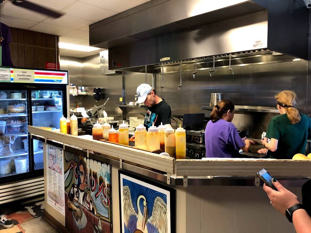 Domilises Po-Boy & Bar | restaurant | 5240 Annunciation St, New Orleans, LA 70115, USA | 5048999126 OR +1 504-899-9126