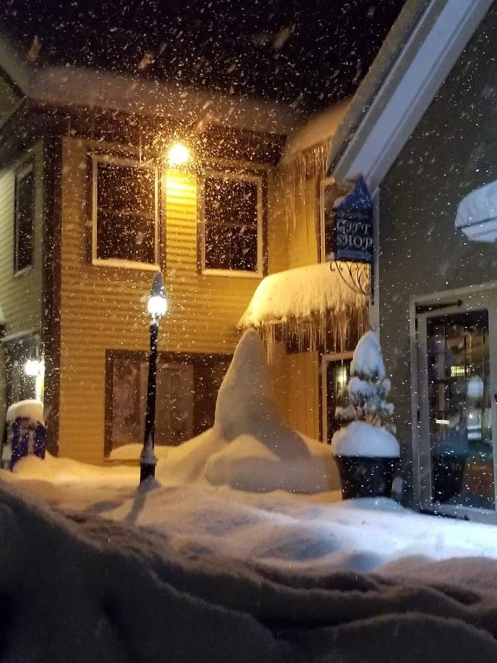 The Saloon | restaurant | 126 VT-100, West Dover, VT 05356, USA | 8024649422 OR +1 802-464-9422